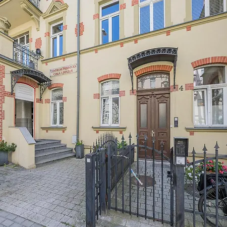 Deco With Terrace By Oneapartments Apartment